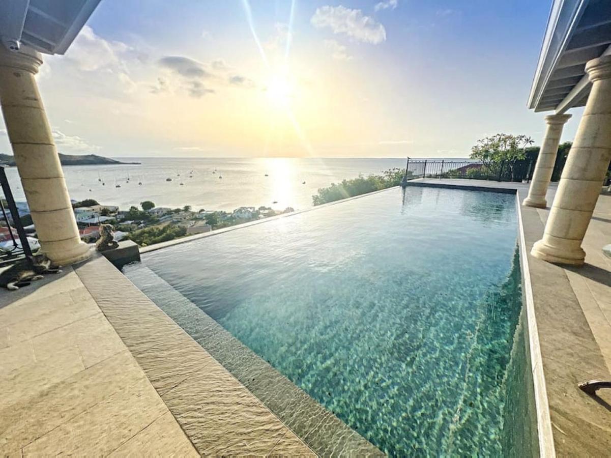 Blue Room In A Shared Villa Diamant With Communal Pool And Sea View 그랜드케이스 외부 사진