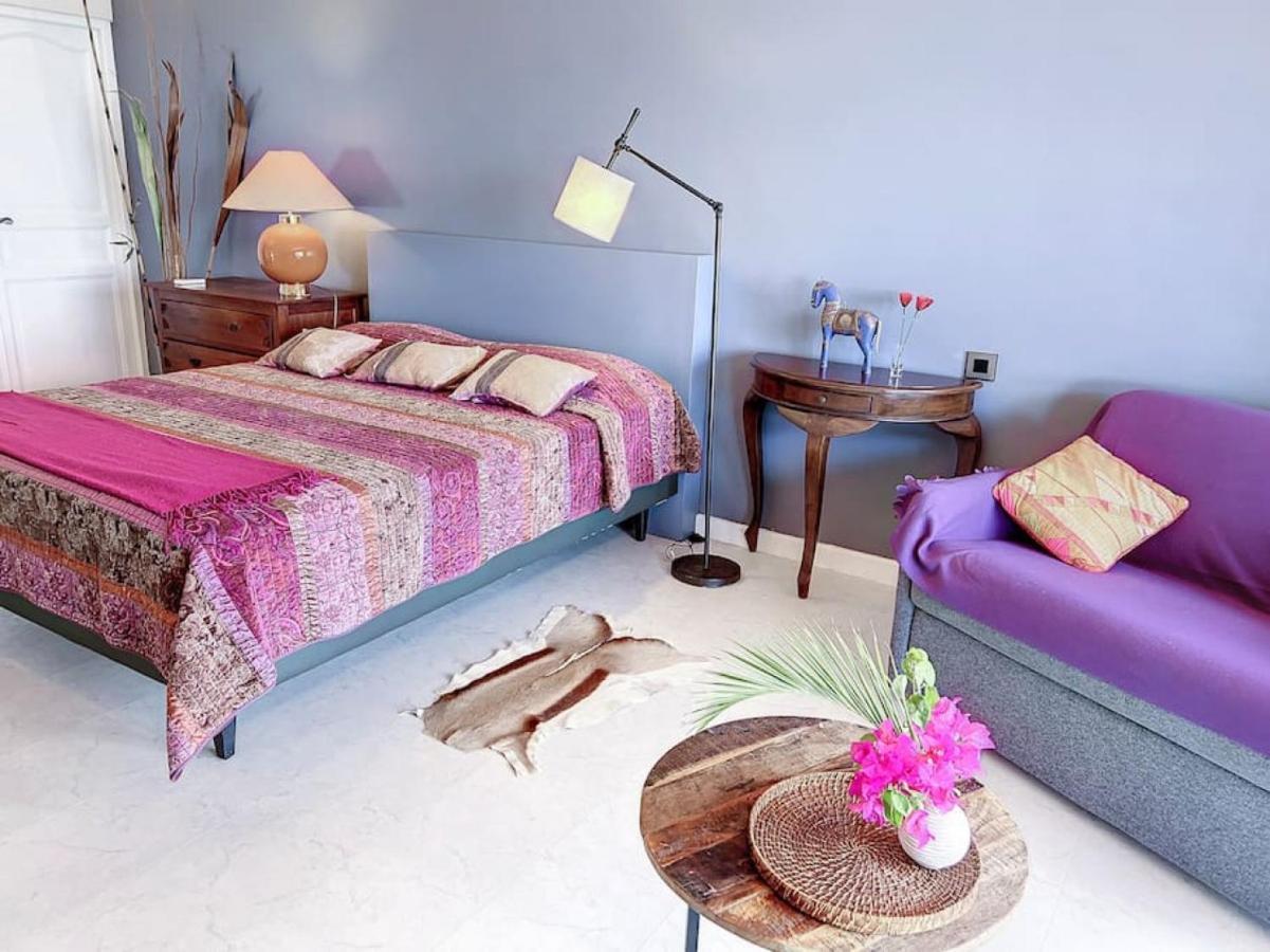 Blue Room In A Shared Villa Diamant With Communal Pool And Sea View 그랜드케이스 외부 사진