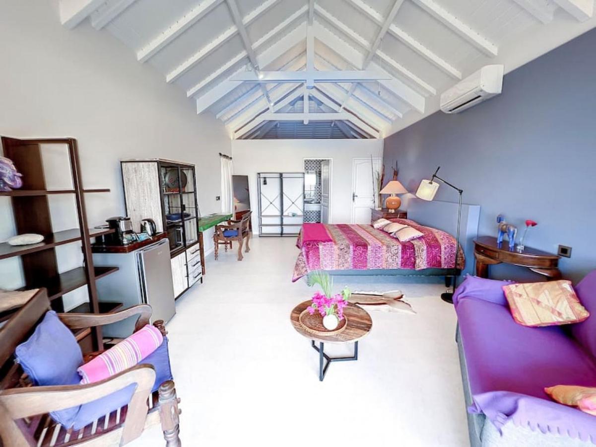 Blue Room In A Shared Villa Diamant With Communal Pool And Sea View 그랜드케이스 외부 사진